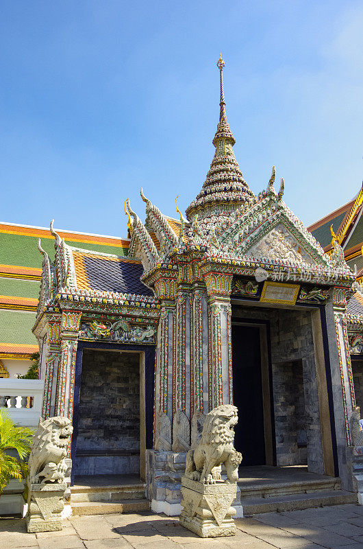 玉佛寺(Wat Phra Kaew)英文俗称玉佛寺(Temple of the Emerald Buddha)，泰国曼谷